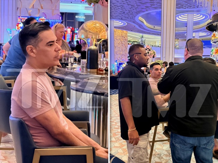 Robert Garcia se bucură de un cazinou din Las Vegas după eșecul Congresului de a redeschide guvernul 51 robert garcia fontainebleau hits up las vegas casino after congress fails to reopen government 69ca9143b6da1