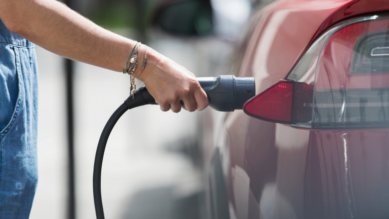 Creșterea prețurilor la petrol și gaze stimulează energia verde în Europa 51 scumpirea petrolului si gazelor impinge europa spre energie verde creste cererea de panouri solare si masini electrice 69cb951e2d55a