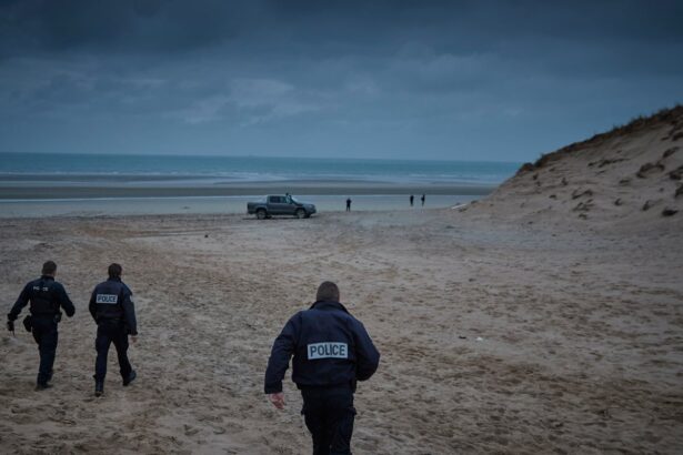 uk to pay france extra 16m in stopgap deal to patrol channel beaches 69cc339724554