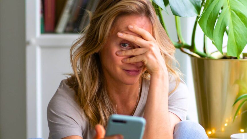 11 comportamente ale generației Z care îi fac pe părinții lor Gen X și Millennials să se simtă jenați 51 11 things gen z does that their gen x millennial parents find deeply embarrassing for them 69d80e04bec9f
