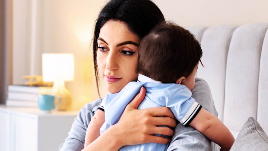 7 dificultăți cu care se confruntă mamele epuizate de lipsa somnului 51 7 brutal struggles of moms so exhausted theyve forgotten what sleep even is 69d79d8caec3c