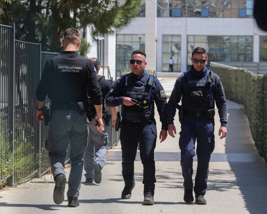 Bărbat de 89 de ani arestat pentru o dublă împușcare în Atena 51 89 year old man arrested over athens double shooting 69f1062296f64