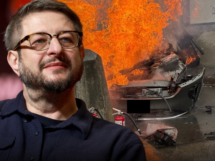 Actorul de voce Eugene Mirman de la 'Bob's Burgers' a fost spitalizat după un accident auto 51 bobs burgers voice actor eugene mirman hospitalized after fiery car crash 69cd852028b31