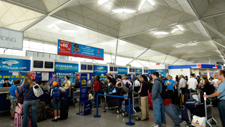 Ryanair închide ghișeele de check-in cu 20 de minute mai devreme 51 compania aeriana ryanair anunta ca va inchide ghiseele de check in cu 20 de minute mai devreme care este motivul 69e922bb8aa58