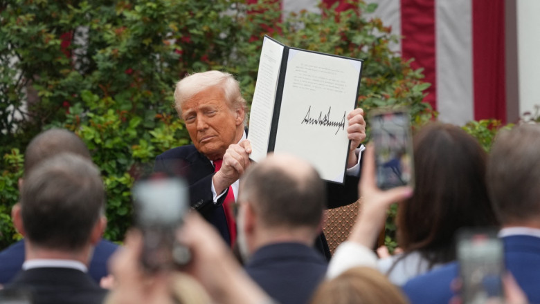 Donald Trump introduce taxe vamale de până la 100% pentru medicamente și modifică tarifele pentru metale 51 donald trump impune taxe vamale de pana la 100 pentru medicamente si modifica tarifele pentru metale 69cf82818c9c6