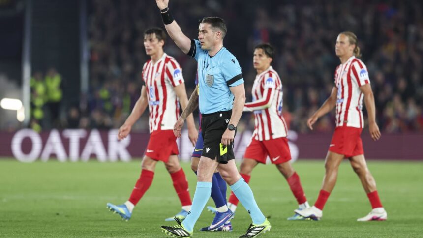 foto si video eroare uriasa comisa de istvan kovacs in barcelona atletico madrid verdictul specialistului 69d6e1cad2924