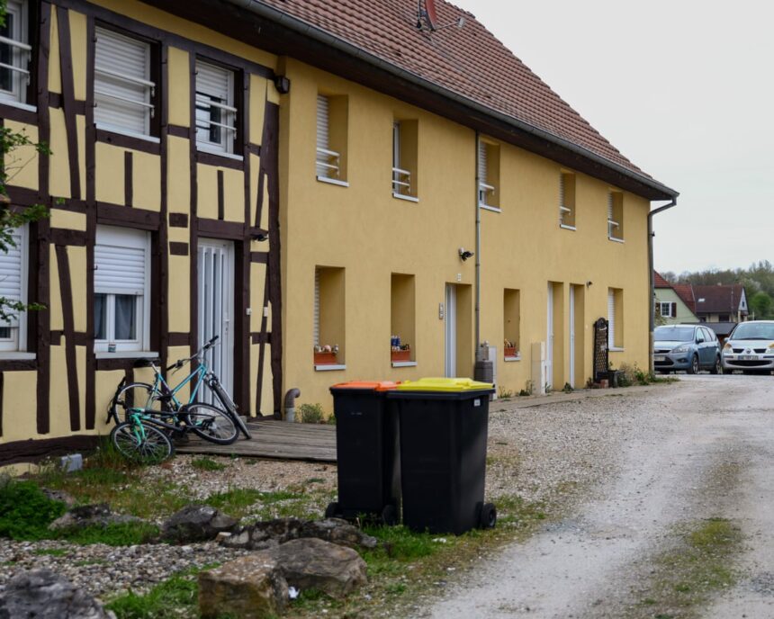Bărbat francez acuzat că și-a ținut fiul de nouă ani închis în furgon din 2024 51 french man charged with keeping nine year old son locked in van since 2024 69daa7287c1b1