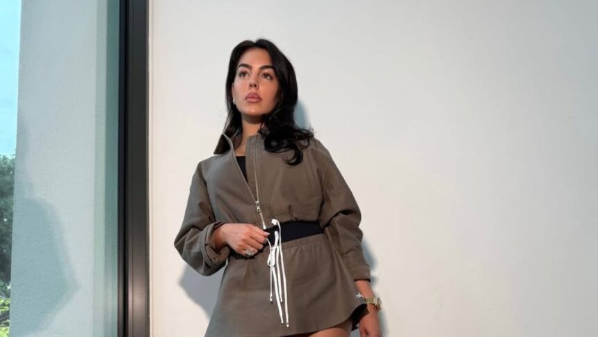 Georgina Rodríguez strălucește la 32 de ani și surprinde internetul cu noi fotografii 51 galerie foto georgina rodriguez e sclipitoare si la 32 de ani cu ce fotografii a distrus logodnica lui cr7 internetul wow esti div 69e0a8f580eb3