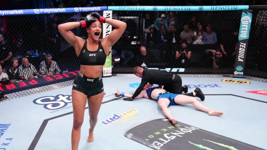 Scene șocante în UFC: o luptătoare KO după un genunchi, salvată de arbitru 51 galerie foto scene ingrozitoare in ufc o luptatoare facuta ko cu un genunchi in figura salvata de arbitru 69d3b22fbd702