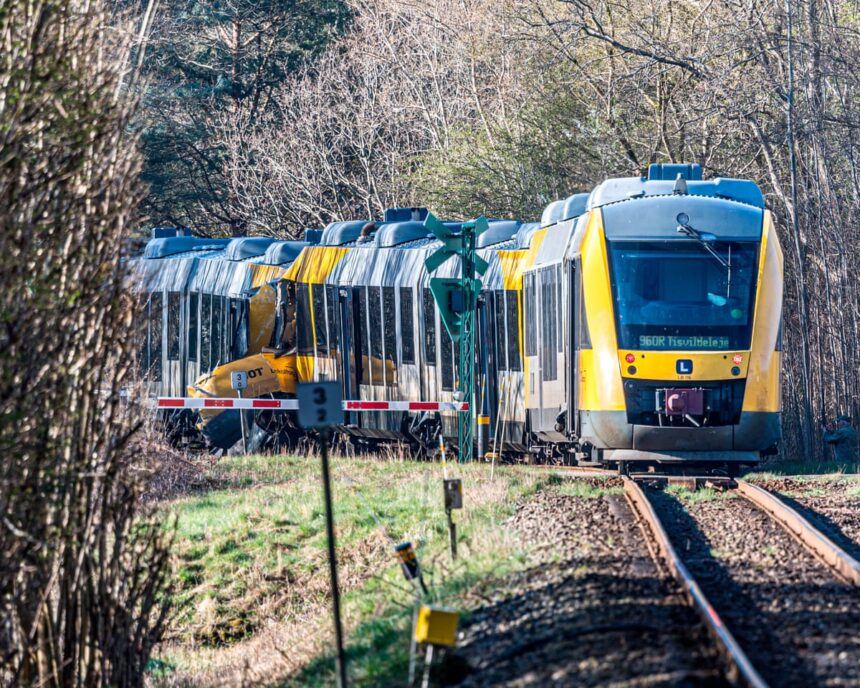 Coliziune frontală între trenuri lângă Copenhaga, patru răniți grav 51 head on train collision near copenhagen leaves four critically injured 69e9d065bdffa