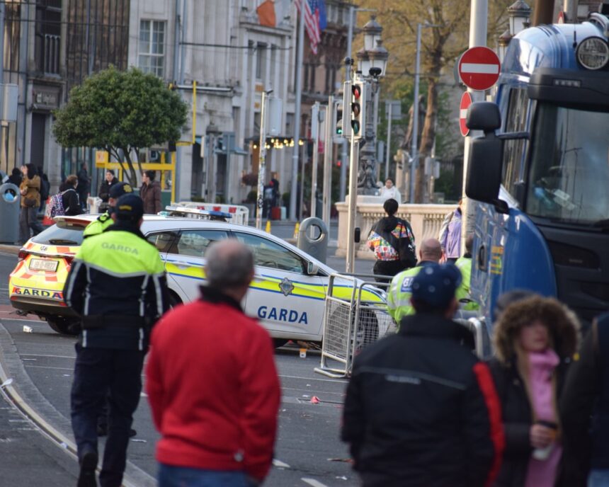 irish police clear dublin blockade staged by fuel price protesters 69dbb259c0795