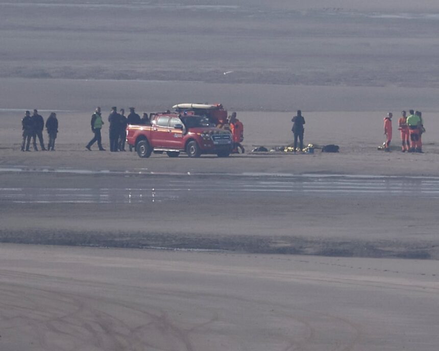 Bărbat arestat după ce patru persoane au murit încercând să traverseze canalul 51 man arrested after four die trying to cross channel in small boat 69d93732ca393