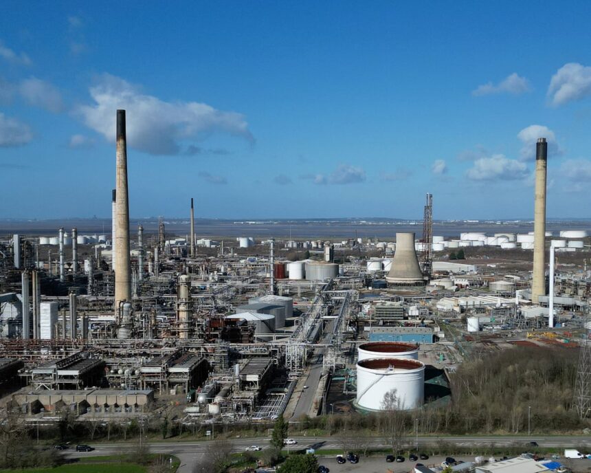 Proprietarul unei rafinării britanice a transferat împrumuturi rusești către o subsidiară offshore 51 revealed uk oil refinery owner moved russian loans to offshore subsidiary where sanctions did not apply 69eb419b5adc6