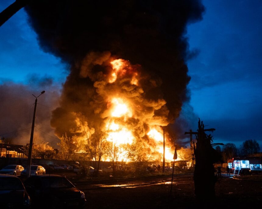 Rusia atacă Ucraina cu drone și rachete, provocând moartea a cel puțin 12 persoane 51 russia pummels ukraine with drone and missile strikes killing at least 12 69e0997c8c92f