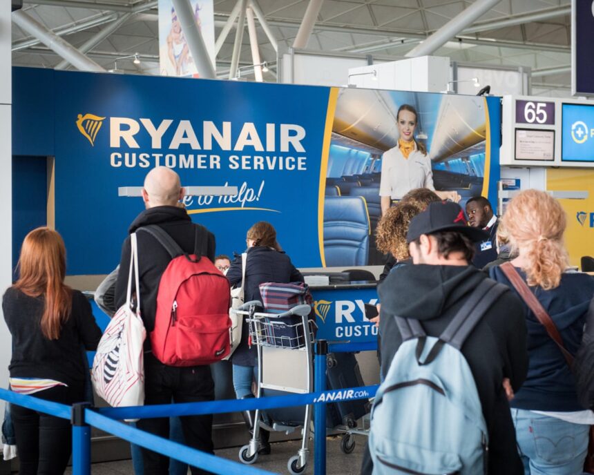 Ryanair va închide check-in-ul bagajelor cu 20 de minute mai devreme, din cauza cozilor la granițele europene 51 ryanair to close bag check in 20 minutes earlier amid concern over europe border queues 69e8c2d96ee02