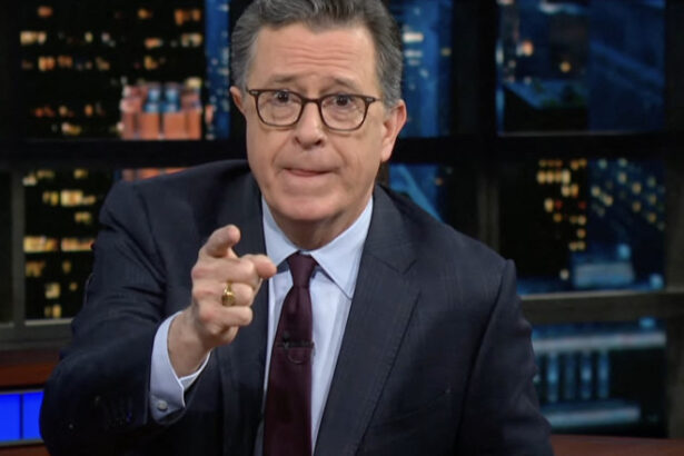 saga stapanul inelelor va avea un nou film scenariul va fi scris de vedeta tv americana stephen colbert fan al lui tolkien 69cf55e51a05e