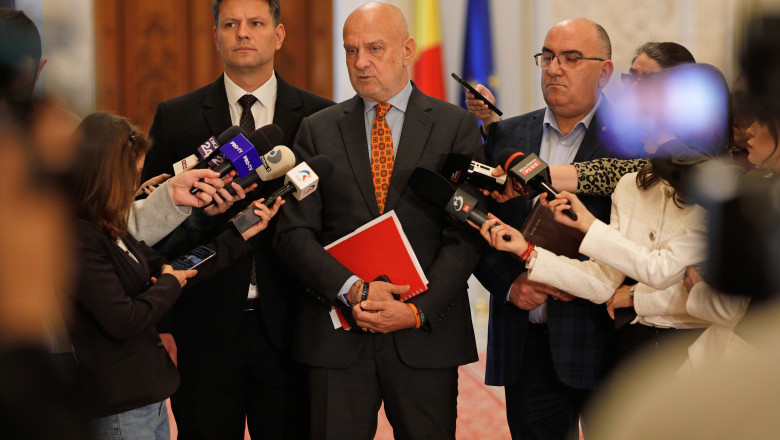 Sindicatele au prezentat PSD-ului un program de guvernare pentru o nouă coaliție 51 sindicatele au propus la intalnirea cu psd un program de guvernare pentru negocierile de formare a unei noi coalitii 69e8d7cfb5c48