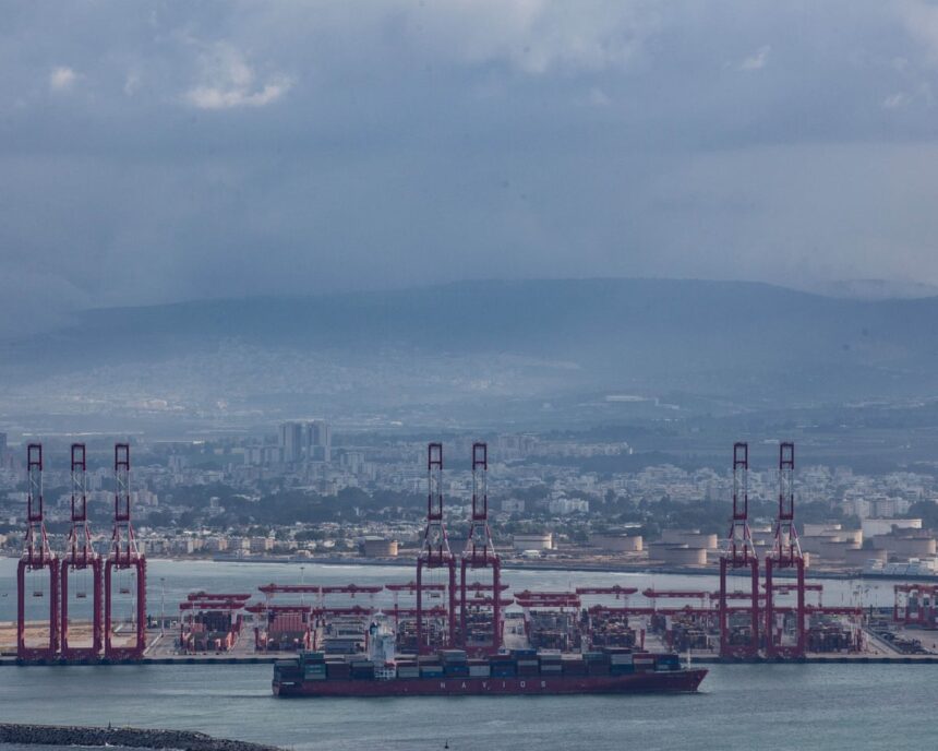 Ucraina cere Israelului să confiste o navă suspectată de transportul grâului furat de Rusia 51 ukraine asks israel to seize vessel it claims is carrying grain stolen by russia 69f272836c70c