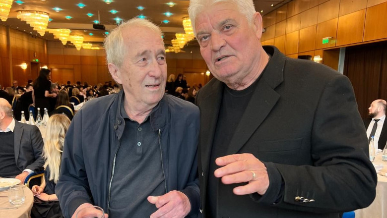Valentin Ceaușescu a participat la parastasul lui Mircea Lucescu și s-a fotografiat cu Andone 51 valentin ceausescu prezent la parastasul lui mircea lucescu s a fotografiat cu andone o zi care ne a ingenuncheat pe toti 69de38c0ce659