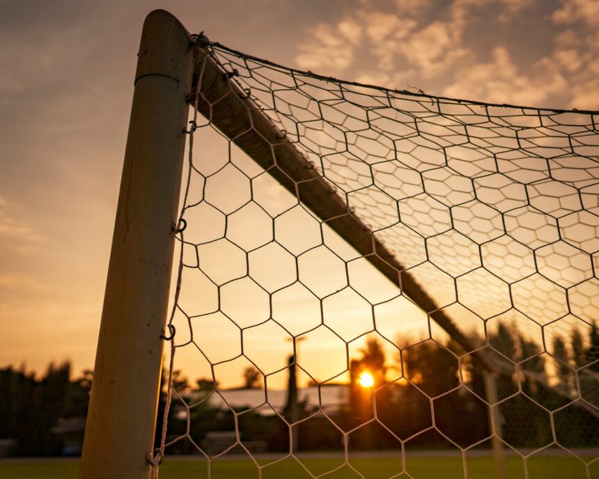 Un portar veteran de 70 de ani revine pe teren în Spania 51 veteran goalkeeper 70 to return to pitch for official game in spain 69f244de62bcb