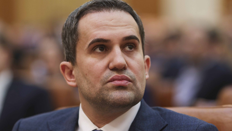 Ciprian Șerban: „Vânzarea unei companii de stat funcționale nu este potrivită” 51 video ciprian serban nu mi se pare potrivit sa vinzi o companie de stat care functioneaza ce spune despre viitorul tarom 69efa2d6370c7
