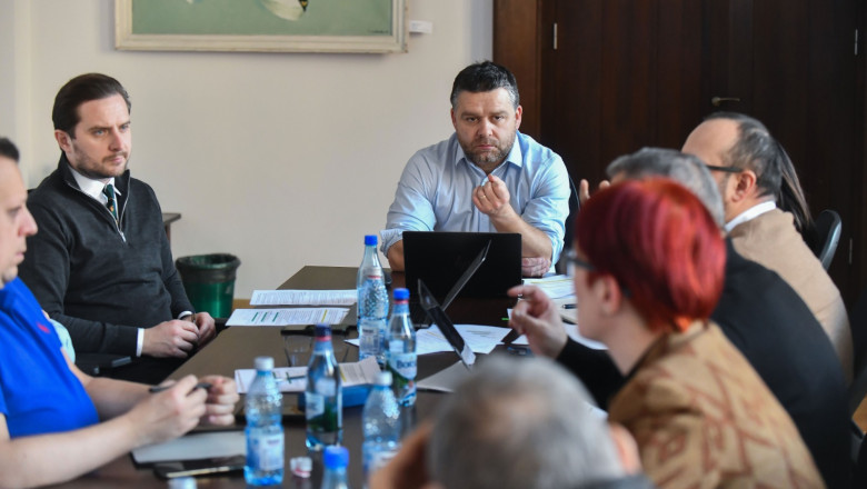 Consiliul General al Capitalei a aprobat reorganizarea Primăriei, desființând 122 de posturi 51 video consiliul general al capitalei a aprobat reorganizarea primariei 122 de posturi vor fi desfiintate 69ce487be8482