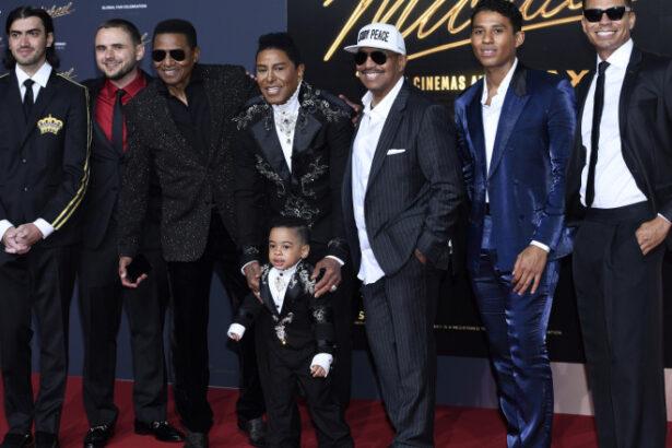 videofoto familia jackson alaturi de fani la berlin la premiera filmului michael nepotul cantaretului il joaca pe regele pop 69df7d9515ba0