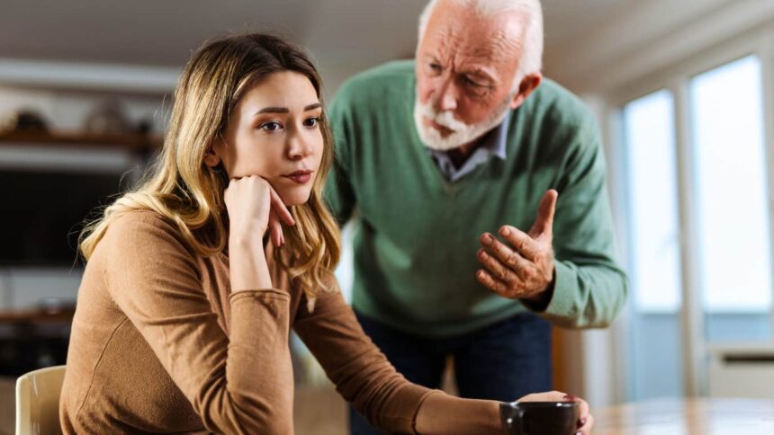 10 semne triste că nu ești o problemă, ci familia ta nu te apreciază 51 10 sad signs youre not a problem your family just doesnt care about you 6a0daae5a6e31