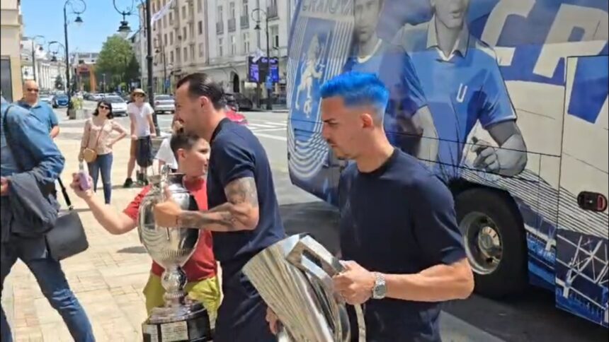 Nicușor Bancu, transformare surprinzătoare de look în ziua în care campionii au fost numiți cetățeni de onoare ai Craiovei 51 foto si video nicusor bancu schimbare radicala de look cum a aparut in ziua in care campionii au devenit cetateni de onoare ai craiovei 6a11a8a2c06ed
