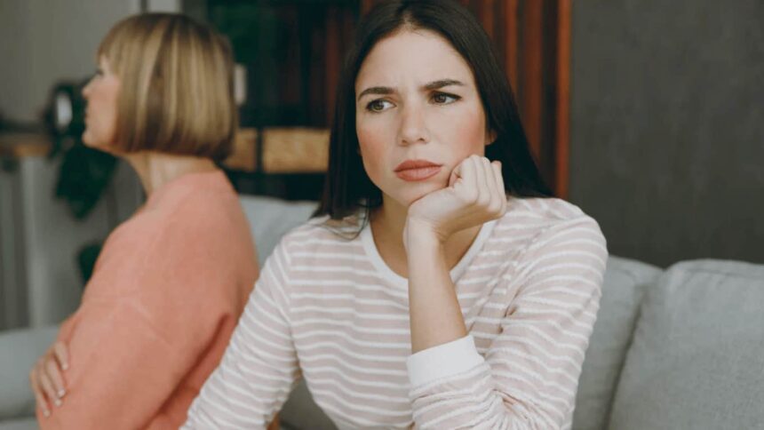 Dacă copilul tău adult se îndepărtează emoțional, ar putea simți 11 lucruri dureroase 51 if your adult child is pulling away emotionally theyre likely feeling 11 painful things 6a147aa3ca969