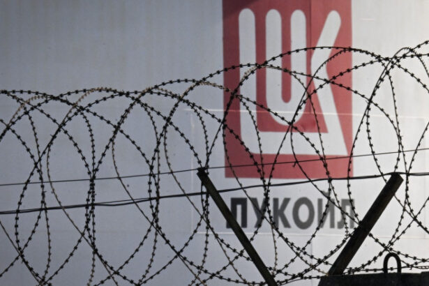 sua extind termenul limita pentru vanzarea activelor internationale ale lukoil care este data anuntata 6a1c889544e3c