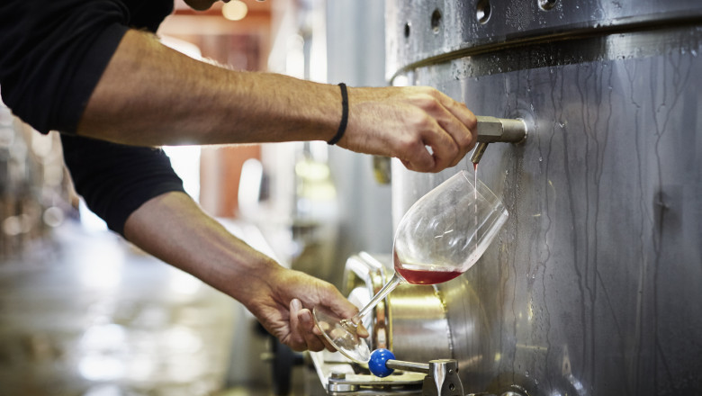 Taxele vamale vor influența comerțul global cu vin în 2025, pe fondul creșterii producției în România 51 taxele vamale afecteaza comertul global cu vin in 2025 in timp ce romania isi creste productia arata oiv 6a042019eca20