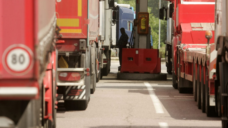 Transportatorii solicită o perioadă de tranziție pentru noul sistem de taxare rutieră de la 1 iulie 51 transportatorii de marfa cer o perioada tranzitie in aplicarea noului sistem de taxare rutiera care intra in vigoare la 1 iulie 6a15c23066fe6