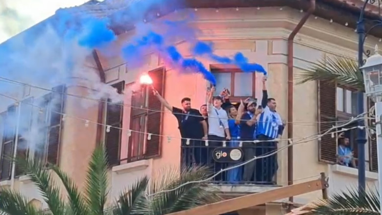 Craiova, în sărbătoare: mii de suporteri au umplut centrul orașului înainte de finala de campionat 51 video atmosfera incendiara la craiova inaintea finalei de campionat mii de suporteri au blocat centrul orasului 6a0a1bb51b7fb