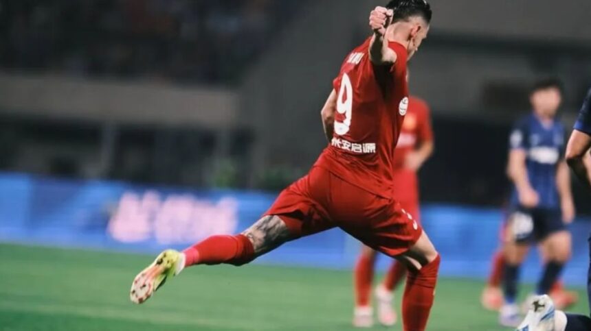 Gol spectaculos marcat de fotbalistul român în lupta pentru Liga Campionilor 51 video fotbalistul roman gol fabulos astazi pentru locul de champions league 6a12de0f147bc