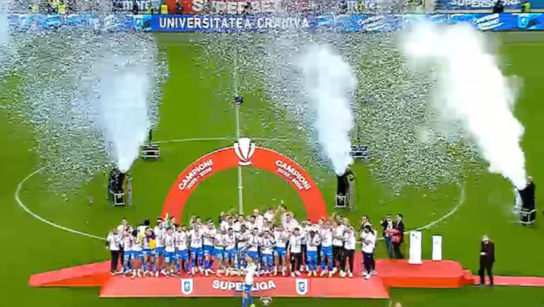 Universitatea Craiova câștigă titlul de campioană a României după 5-0 cu Universitatea Cluj 51 video superliga universitatea craiova este noua campioana a romaniei dupa 5 0 cu universitatea cluj echipa craioveana a reusit eventul 6a0af6130e393