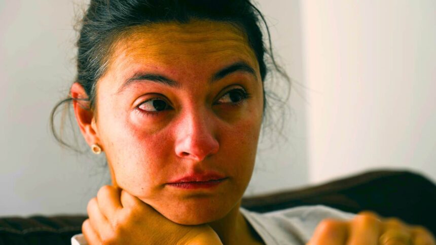 Femeile care au fost copii obedienți se confruntă adesea cu 10 dificultăți în viața adultă 51 women who grew up being the easy child usually struggle with 10 things as adults 6a1399b19f552