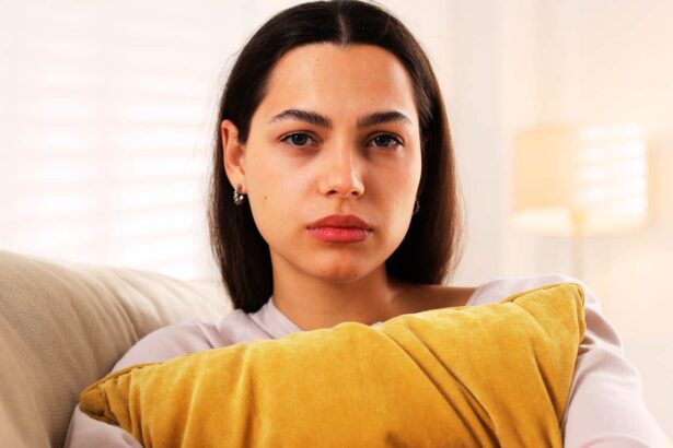 6 things adults struggle with if they grew up feeling unloved by their mom 6a2074427a98e