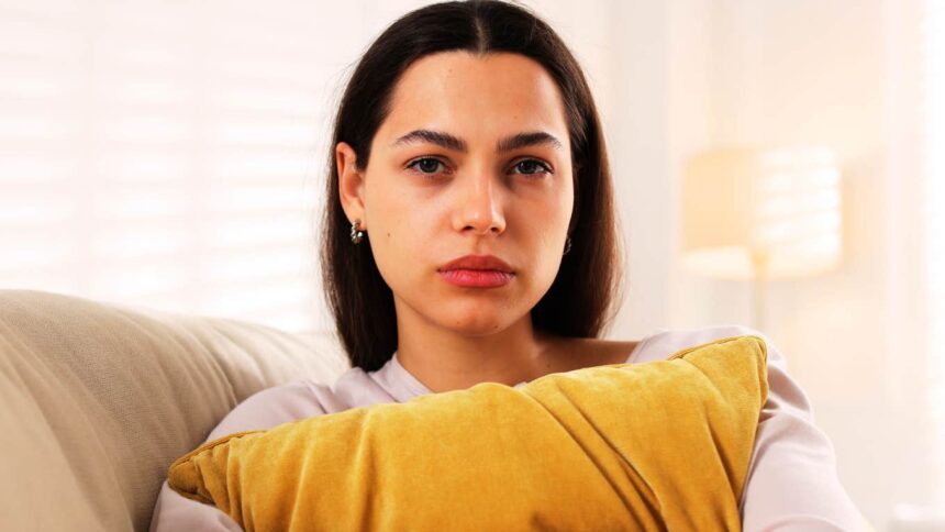 6 things adults struggle with if they grew up feeling unloved by their mom 6a2074427a98e