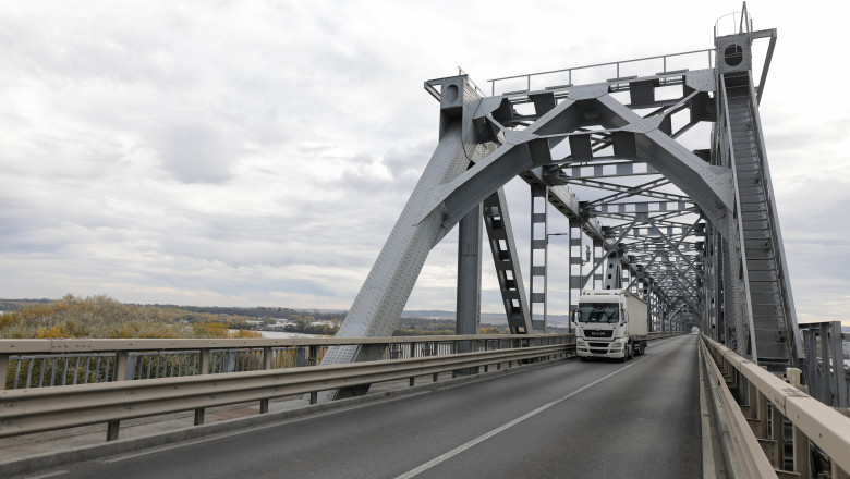 Traficul pe Podul Prieteniei va fi suspendat temporar sâmbătă 51 circulatia pe podul prieteniei va fi oprita temporar sambata 6a3e49eaa3963