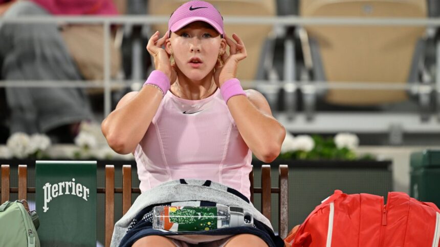 Mirra Andreeva vorbește despre Sorana Cîrstea, după o victorie categorică 51 foto gest de campioana ce a spus mirra andreeva despre sorana cirstea dupa ce i a lasat doar trei game uri 6a1ebb7a3a291