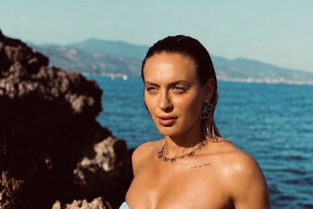 galerie foto ana bogdan a uitat de inhibitii in vacanta departe de teren din cauza problemelor medicale sportiva s a fotografiat in costum de baie 6a365a7d064f6