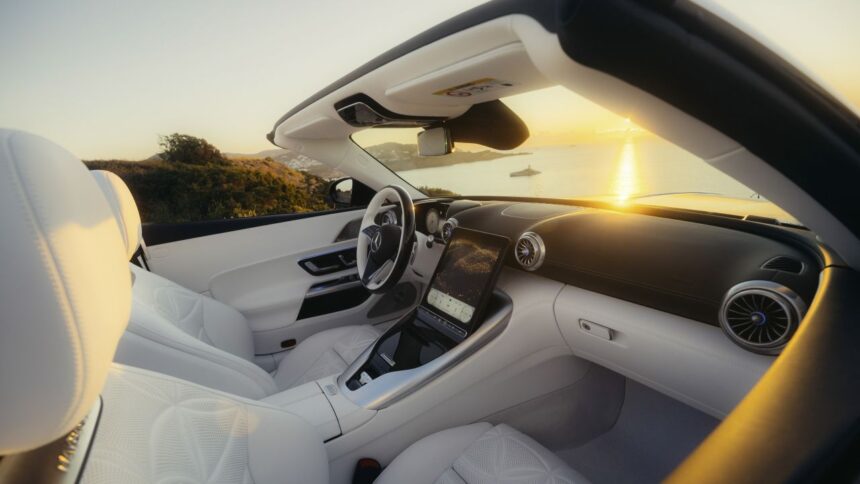Noul Maybach decapotabil de la Mercedes are un preț mai mare decât apartamentele din centrul Bucureștiului 51 galerie foto cum arata noul maybach decapotabil de la mercedes pretul lui e mai mare decat multe apartamente din centrul bucurestiului 6a3cf1eca9783