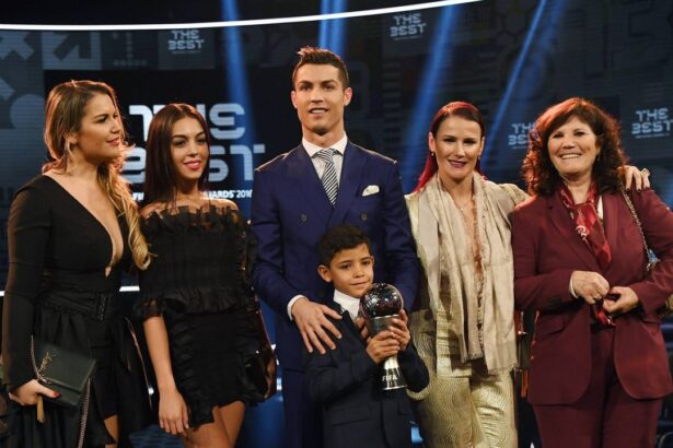 galerie foto sora lui cristiano ronaldo reactie bizara indreptata impotriva nationalei fratelui sau foarte ciudat 6a359599c0ab5