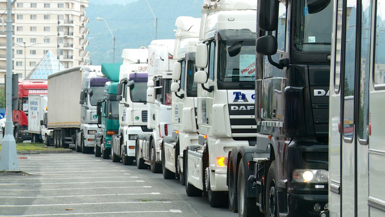Restricții de circulație pentru camioane pe drumurile din 19 județe din cauza caniculei 51 infotrafic canicula impune restrictii de circulatie pentru autovehiculele de peste 75 tone drumuri din 19 judete 6a40cc1a2a430