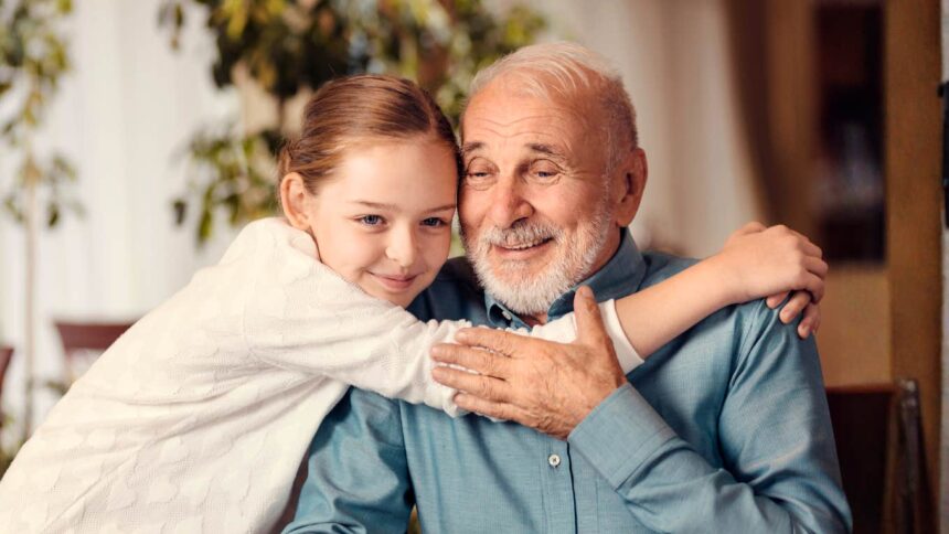 Mama îi cere bunicilor fetiței să ceară permisiunea înainte de a o îmbrățișa 51 mom makes daughters grandparents ask for consent before hugging her doesnt care if their feelings are hurt 6a2549e612532
