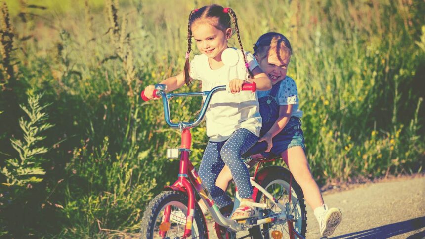 Părinții care cresc copii remarcabili respectă o regulă universală pe parcursul dezvoltării lor 51 parents who raise truly remarkable kids follow one universal rule as they grow up 6a43f0a751d59