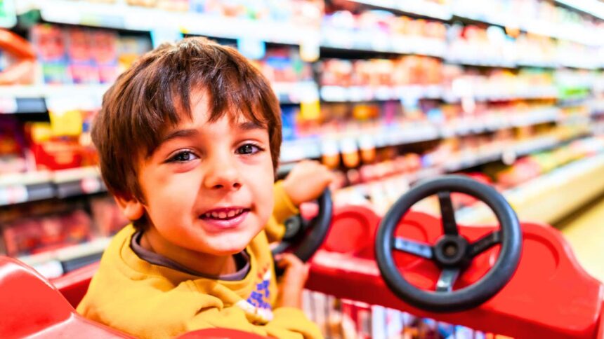 Părinții care își duc copiii la supermarket le oferă 8 lecții valoroase de viață 51 parents who take their kids with them to the grocery store teach them 8 brilliant life lessons 6a43b86cb9240