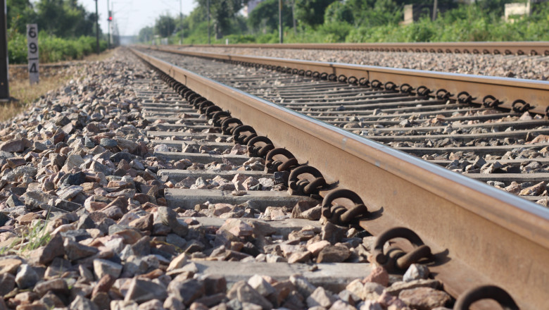 probleme pe calea ferata pantograful rupt al unei locomotive la fetesti a blocat traficul pe linia bucuresti constanta 6a3f5c3202496