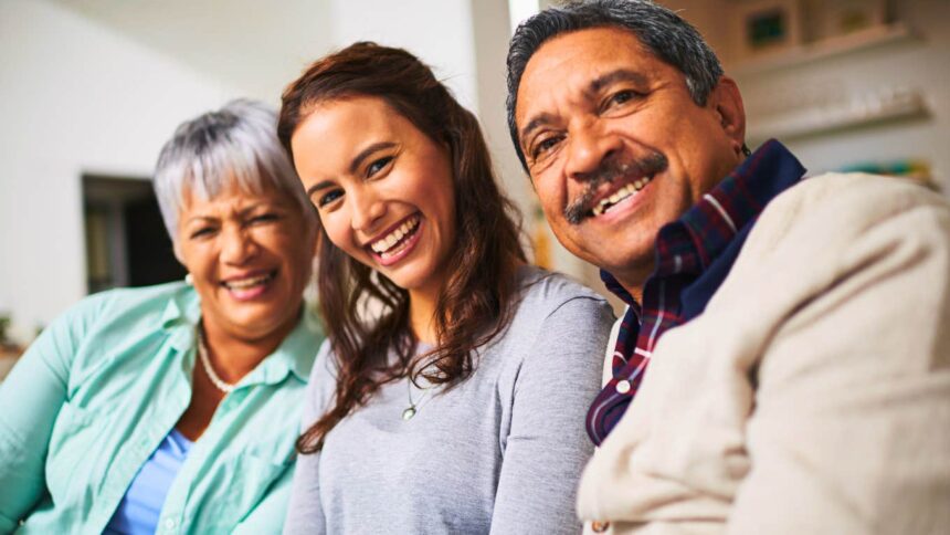 Oamenii fericiți au crescut adesea cu părinți care le spuneau aceste 9 fraze 51 smart happy people usually grew up with parents who said 9 phrases pretty regularly 6a3dc99d4ed9f